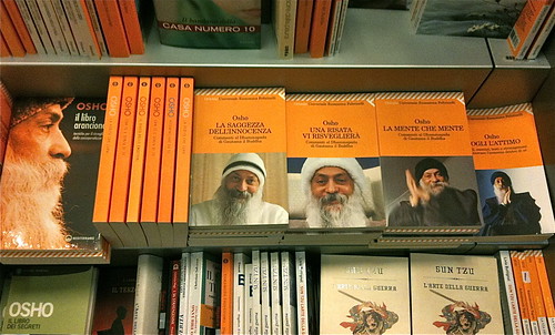 Osho books in Italian bookstore