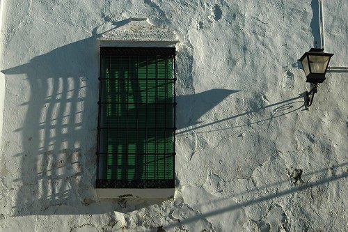 2005 españa white green window andalucía spain shadows nikond70 ronda lantern february andalusia nikkorafsdx1870f3545g