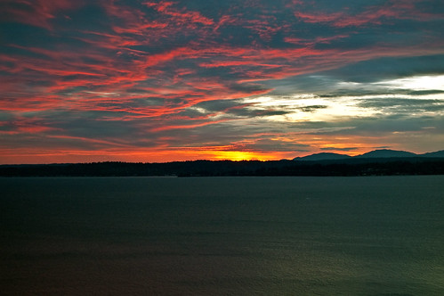 seattle sunset sky mountains clouds washington magnolia pugetsound discoverypark olympicmountains seattlecityparks