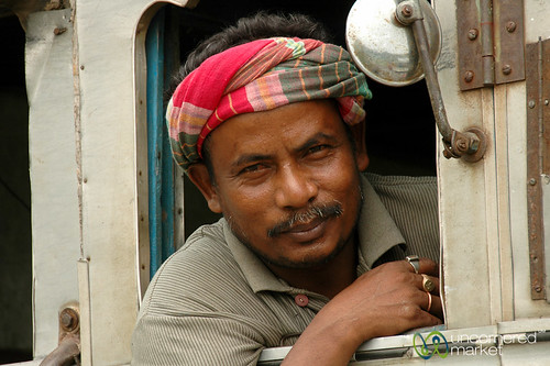 portrait people india man truckdriver westbengal dpn gairkata