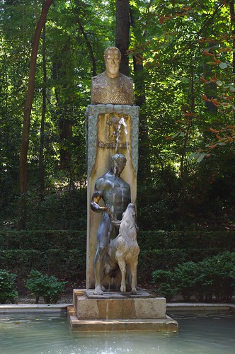 Estatua a Ángel Ganivet