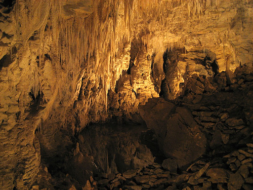 newzealand caves caverns waitomo stalactites stalagmites glowworm rurakuri