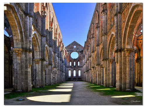 sky abbey lights shadows ombre cielo tuscany siena luci toscana ghostbuster abbazia sangalgano chiusdino gigi49