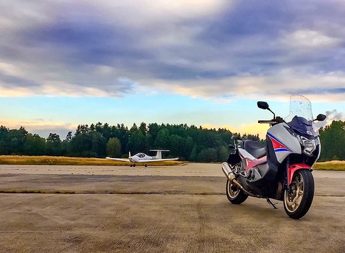 mb denar mimon bike moto runway airport czech 750 integra honda