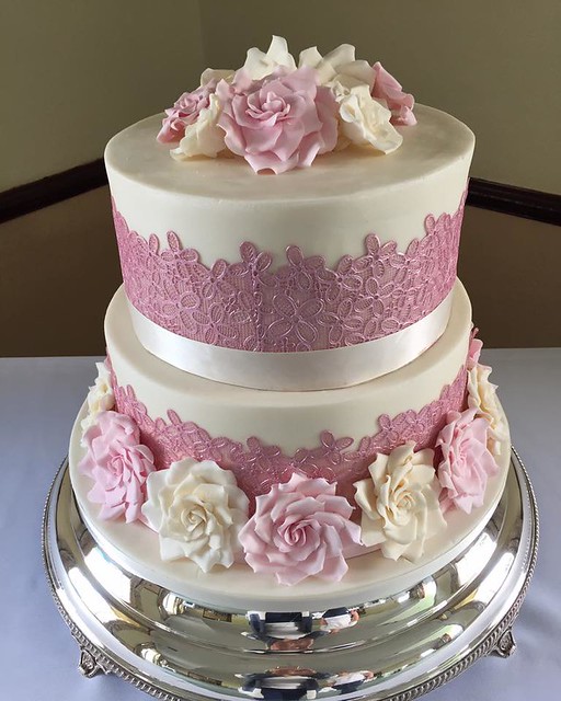 Wedding Cake by Linda's Cupcake Heaven