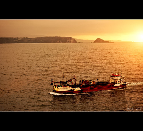 sunset sea costa seascape atardecer mar nikon barco asturias vessel cantábrico draga gozón d40 doublyniceshot