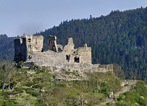 france castle ruins château beaufort middleages castillo auvergne 43 castelli ruines moyenâge hauteloire goudet