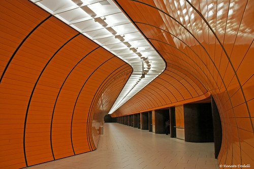 light reflection lines station underground munich münchen bayern bavaria licht ubahnhof curves ubahn spiegelung marienplatz reflektio bestcapturesaoi mygearandme mygearandmepremium mygearandmebronze mygearandmesilver mygearandmegold dorenawm mygearandmeplatinum mygearandmediamond