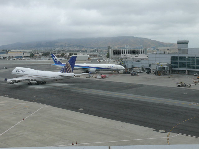 United Boeing B-747