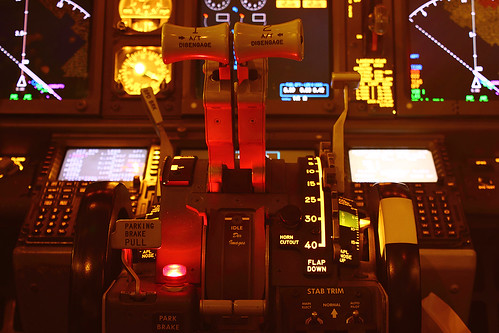 las red alaska nightshot lasvegas cockpit boeing redlight flightdeck klas 737 throttle flaps alaskaairlines alaskaair boeing737 737700 as n627as brandonfarris seahawks7757 deximages