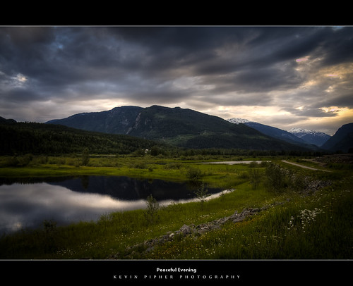 travel canada mountains river dusk britishcolumbia revelstoke geo:state=britishcolumbia camera:model=canoneos40d exif:focal_length=17mm exif:model=canoneos40d geo:countrys=canada exif:aperture=ƒ91 exif:iso_speed=616 geo:lon=11820678239657 geo:city=revelstoke geo:lat=50986542376715