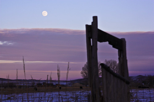 sunset moon fence backyard gate moonrise wyoming wy lander fremontcounty