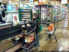 boys helping @ the grocery store   DSC03776.JPG 