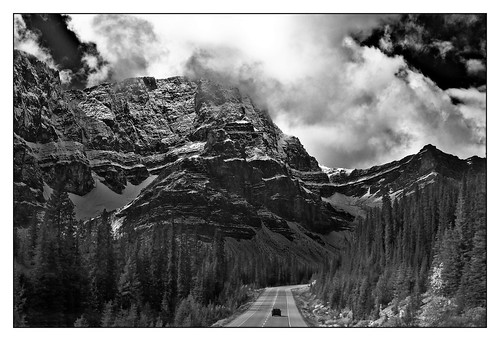 road blackandwhite canada mountains car drive snowcapped journey views icefieldsparkway