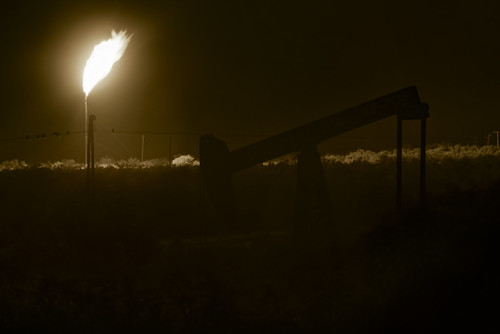 usa night fire industrial texas pump oil northamerica geotag 2010 oilpump bo47 nikond3s exposureoflifecom