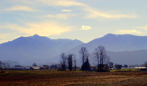 agriculture barns farms fraservalley pasturesfields canada vista mountain snow peaks bc fields pastures northcascades farm peak fraser valley northcascademountain landscape mountcheam chilliwack cheam northcascademountains cliff rock