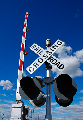 railroad sky oregon infrastructure 500 signal lightroom hermiston crossingarm gradecrossing lambroad ut2010sep westlandroad