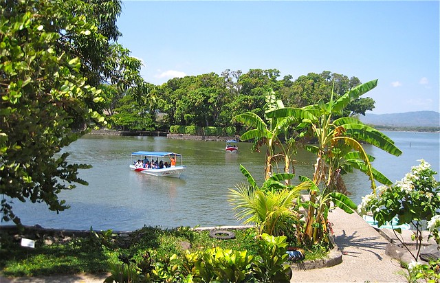 isletas-tour-granada-nicaragua-boats