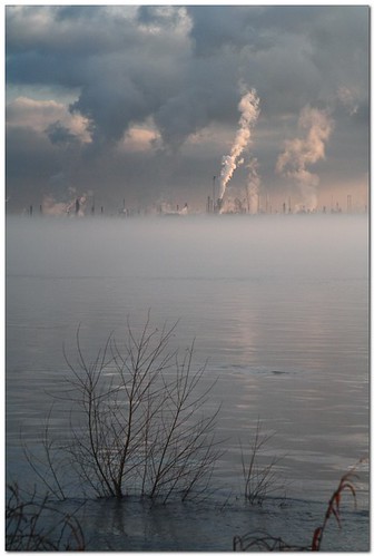 water fog clouds river landscape louisiana industrial batonrouge mississippiriver refinery exxon 75mm mrgreenjeans gaylon canonef28135mmf3556isusm portallen artistpicks gaylonkeeling