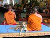 THAILAND-Bangkok,  Mönche und Hund - 12