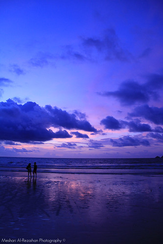 blue sunset sea clouds canon thailand purple violet romantic dreamy meditation phuket patong patongbeach 18200mm walkingonthebeach 550d romanticmoment lovemoments reflact meshari sunsetreflect lens18200mm canon550d canoneos550d alrezaihan