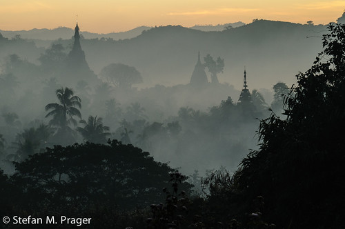 sunrise landscape southeastasia burma buddhism myanmar landschaft sonnenaufgang birma pagode buddhismus mrauku südostasien
