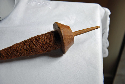 Vintage Andean low whorl drop spindle with Alpaca handspun yarn