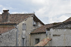 Vieilles bâtisses de plusieurs siècles - Photo of Saint-Laurent-de-Belzagot