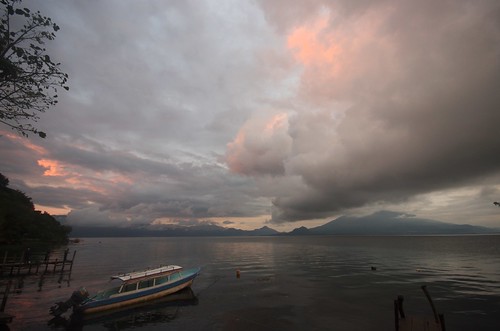 lake clouds sunrise boat guatemala centralamerica lagodeatitlan sigma1020 centroamérica