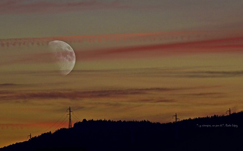 españa moon atardecer noche spain nikon luna nocturnas laluna montajes amapolas bembibre elbierzo castillayleon lunanueva d7000 puestasluna