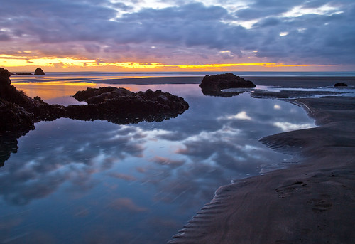 sunset sea newzealand sky reflection beach water night clouds rocks dusk shoreline auckland shore 24mm westcoast piha