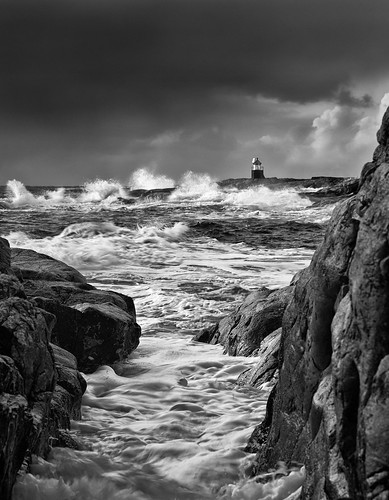 ocean blackandwhite lighthouse seascape water norway norge nikon waves sørtrøndelag frøya titran d90 centralnorway