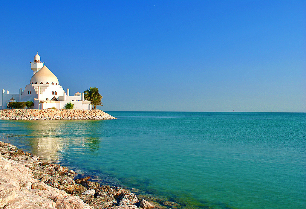 Photo:mosque by the sea By:zbigphotography (1M+ views)