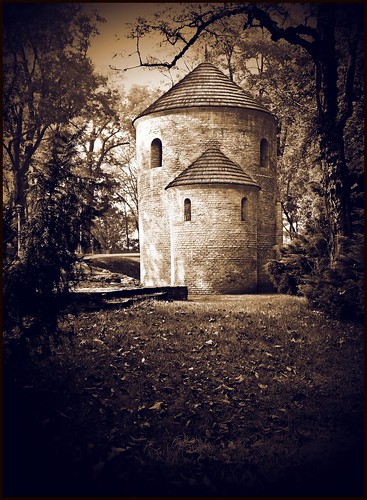 mountain castle stone sepia dark ruins hill gothic poland polska medieval past tone cieszyn remnants toning