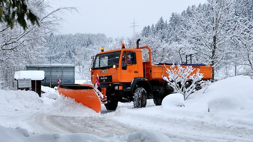 snow plough nesselwang campervanmotorhomeskiingskistellplatzcampingallgaeuallgaubavariagermanyfrankiasnowsnowingsunsunshinecastleschurcheschristmas