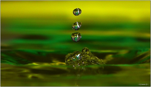 color macro green water field drops refraction depth hs10 hs11 pnsers