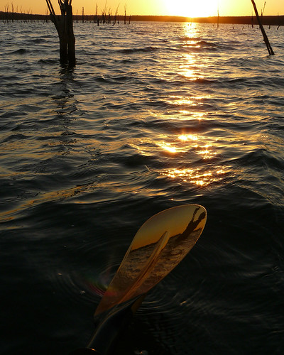 sunset reflection oklahoma water beauty golden paddle kayaking paddling okmulgee drippingspringslake