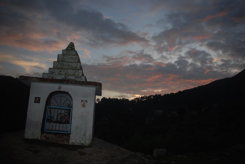 sunset india clouds temple nikon north pollack assaf himachalpradesh עננים שקיעה מקדש צפון הודו d80 dharamkot ניקון דרמקוט אסףפולק asafpollak דהרמקוט הימאצלפראדש
