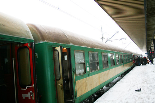 world pictures old winter 2 people copyright snow cold color colour green station train fun photography photo cool nice fantastic funny colorful photographer carriage view graphic image pics earth pigeon ace platform picture poland pic photographic professional photographs photograph larry trainstation planet excellent mace laurie colourful capture amateur continent img extraordinary pleasant hof carriages planetearth mayes czestochowa lozza hofmeister lauriemayes funmaster hofmaster larrymace