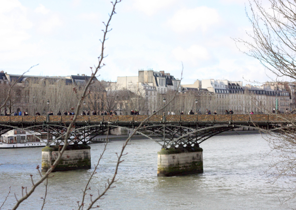 paris, pont des arts, fashion blog, גשר המנעולים בפריז, מנעולים, נהר הסיין, פונט דז אר