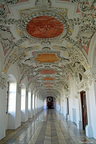 window bayern bavaria stuck fenster corridor arches monastery ornament baroque barock stucco kloster bogen oberland wessobrunn pfaffenwinkel mygearandme mygearandmepremium mygearandmebronze mygearandmesilver mygearandmegold dorenawm mygearandmeplatinum mygearandmediamond johannschmuzer gästetrakt