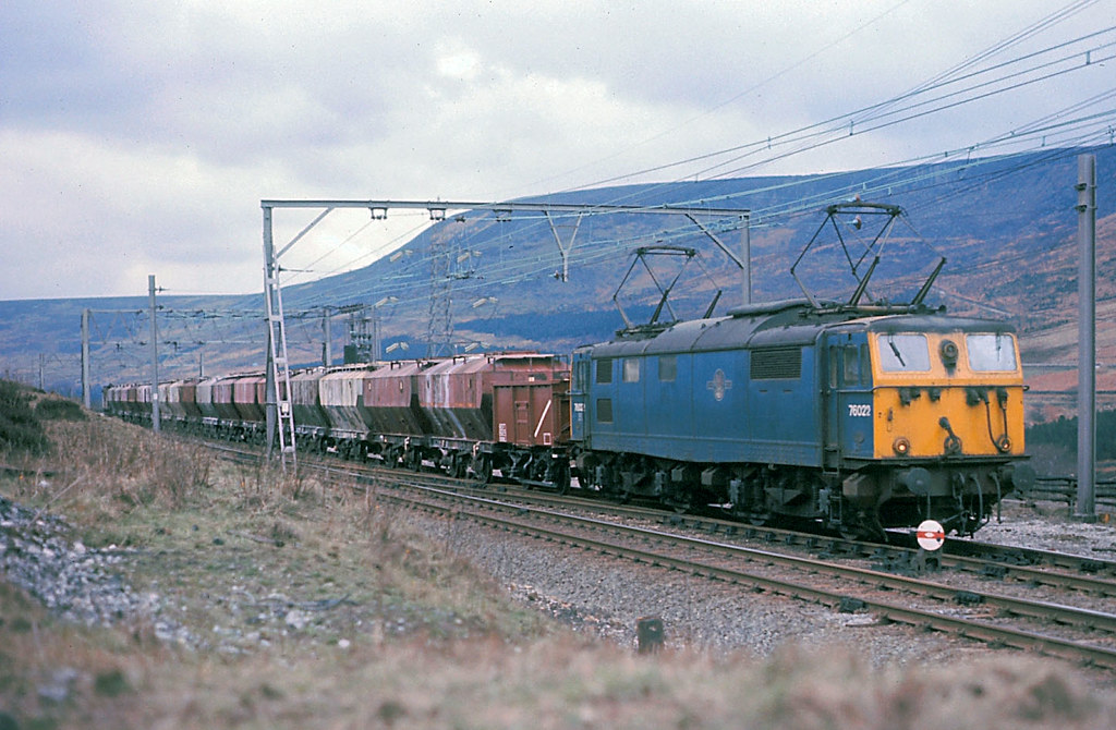 bb Torside 76022 in early blue with BR crest eastbound hoppers April 77 C3270