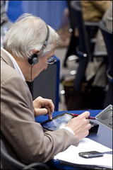 An MEP during the Development Committee meeting takes notes on his ipad - Photo of Souffelweyersheim
