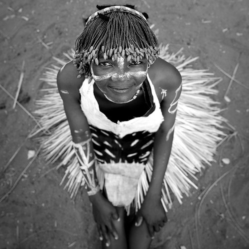 africa above girl kenya culture skirt tribal wig tribes afrika jupe tradition tribe ethnic tribo afrique ethnology tribu 1316 quénia lafforgue ethnie ケニア quênia كينيا 케냐 кения keňa 肯尼亚 κένυα кенијa