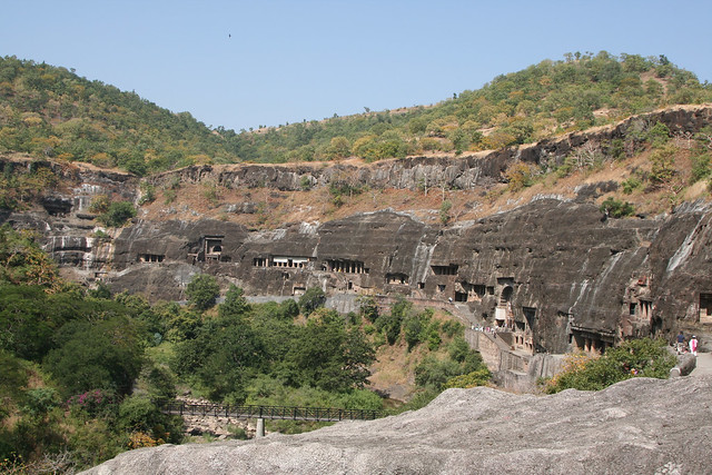 India_Aurangabad_Entrance to the Ajanta caves.jpg