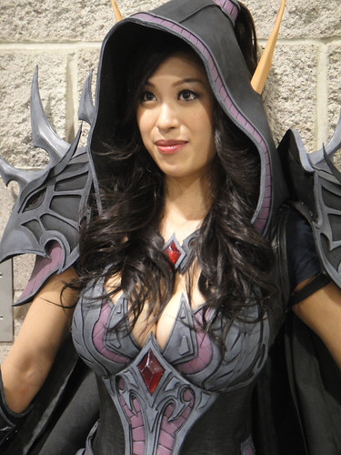 Wizard World Anaheim 2011 - female elf warrior (not sure of origin)