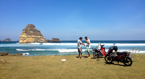 Lombok, Indonesia - Exploring hidden beaches with travelers