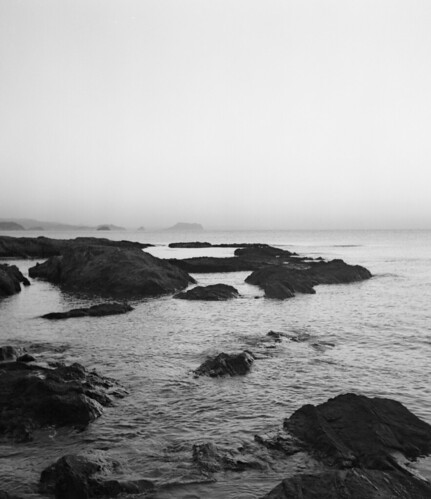 sea blackandwhite 120 6x6 tlr water sunrise mediumformat coast spain rocks fuji ishootfilm neopan400 mpp microcord elcalon