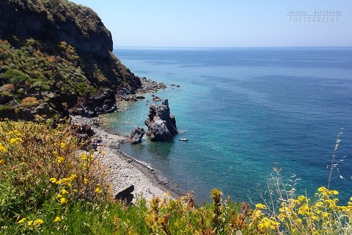 sicily spiaggia sicilia paesaggio salina aeolianislands iphone scogliera malfa ©allrightsreserved puntascario