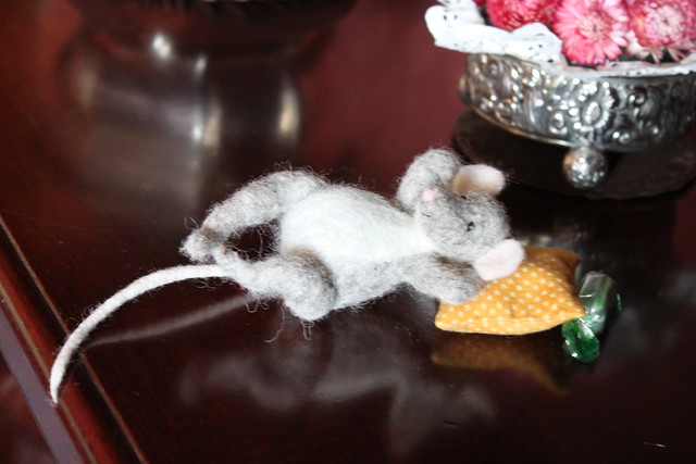 20140408_3171-mouse-that-ate-too-many-sweets